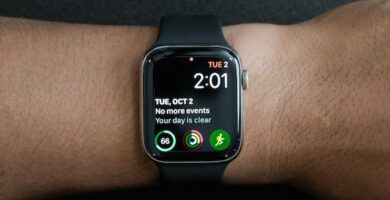 Apple Watch automatically switching to a watch face